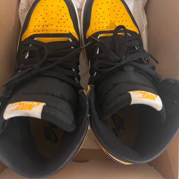 Jordan 1 Sneakers - Picture 3 of 7